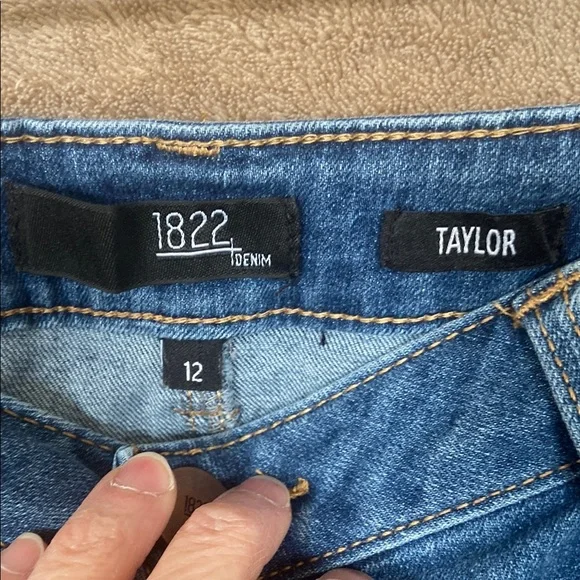 1822 Denim Women's Cropped Capri Jeans - Picture 4 of 9